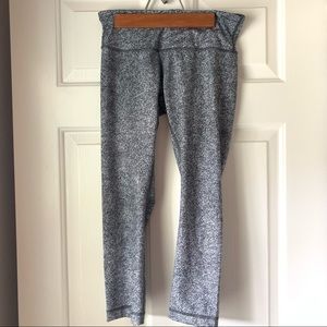 Lululemon size 6 wunder under speckled crop leggings